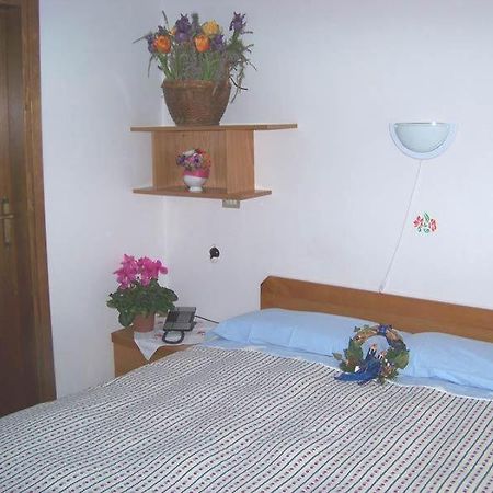 Bed and Breakfast Garni Pecol Fusine Zimmer foto