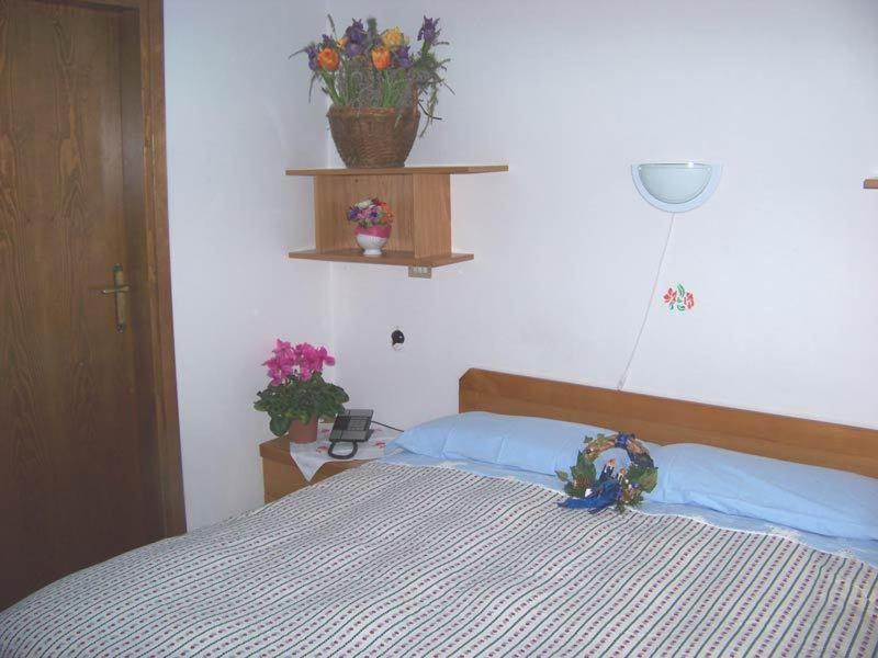 Bed and Breakfast Garni Pecol Fusine Zimmer foto